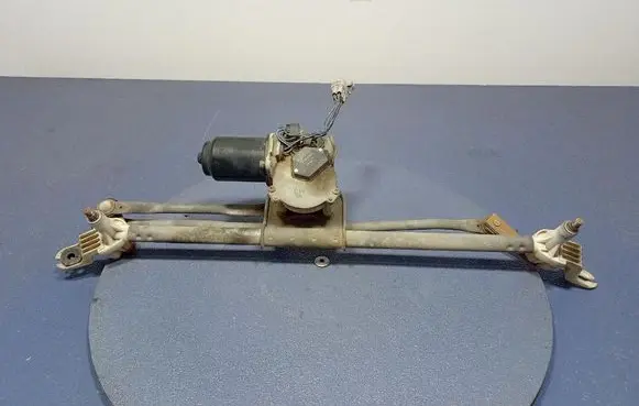Suzuki Swift I Front wiper linkage and motor