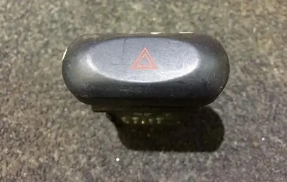 Suzuki Baleno EG Hazard light switch