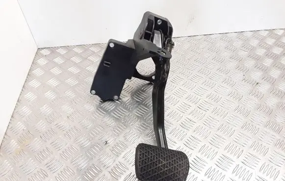 Mercedes-Benz A W169 Brake pedal A1692901001
