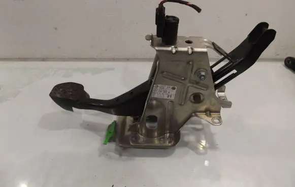 Volkswagen Touran I Brake pedal 1T1721057E