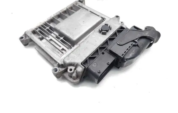 KIA Ceed Engine control unit/module 39110-2B500 0261201324 1039S20936