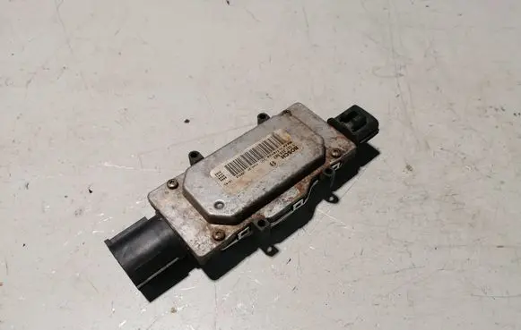 Ford Focus Fan control module 1137328567