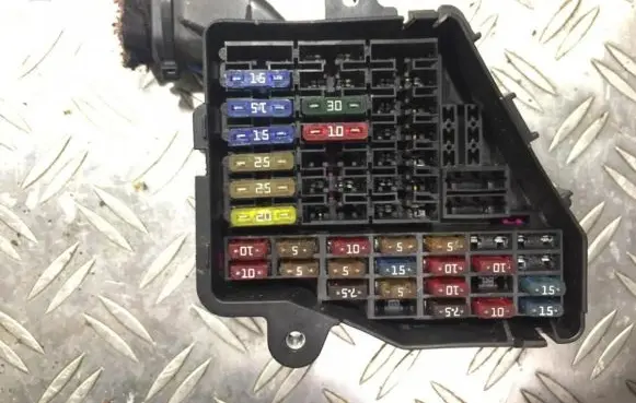 Volkswagen Golf IV Fuse box set
