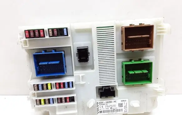 Volvo V70 Fuse module AG9T14C256HC 31254837AC