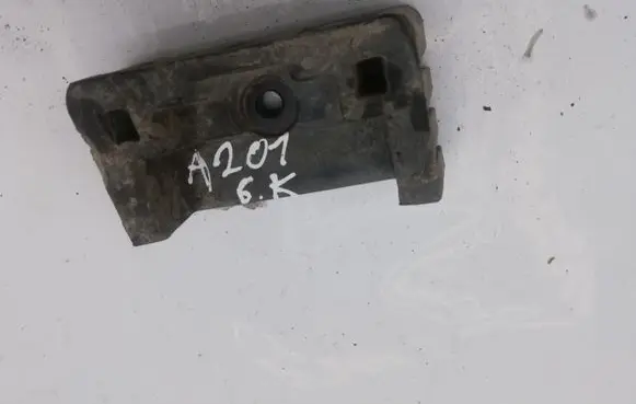 Volkswagen Touareg I Jacking socket point 7L5804123