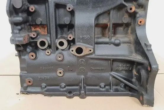 Volkswagen Golf VI Engine block CAX