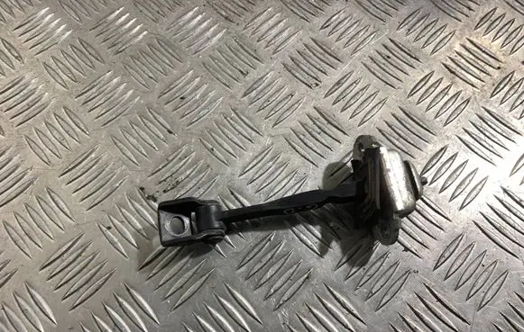Skoda Octavia Mk2 (1Z) Rear door check strap stopper 1Z0839249