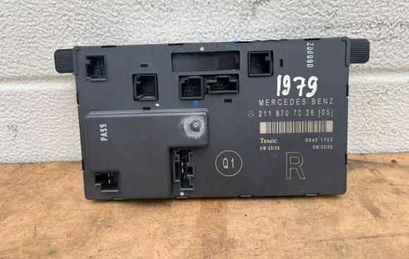 Mercedes-Benz E W211 Door control unit/module 2118707026 00401702