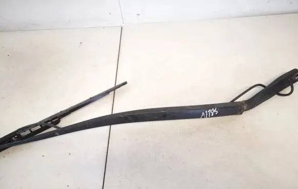 Peugeot 807 Front wiper blade arm