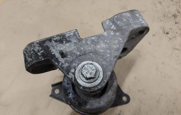 Volkswagen Transporter - Caravelle T5 Engine mount bracket 7H0199256H 7H0199207B