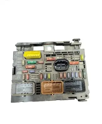 Peugeot 5008 Fuse module 9675877980