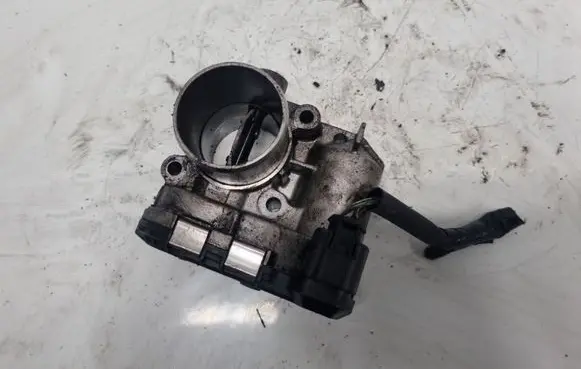 Renault Laguna III Throttle valve 8200330810