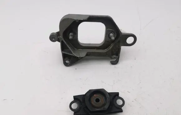Nissan Qashqai Engine mounting bracket 112221641R