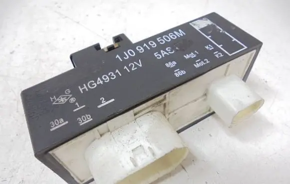 Skoda Fabia Mk2 (5J) Fan control module 1J0919506M