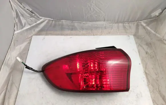 Subaru B9 Tribeca Rear/tail lights 2XL946095