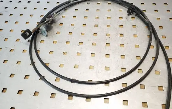 Suzuki Grand Vitara II Fuel cap flap release cable 