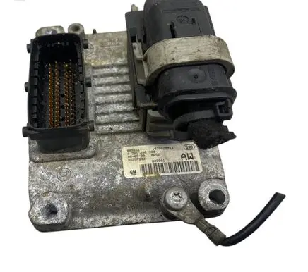 Opel Corsa D Engine control unit/module 1039S28411 55557932 0261208939