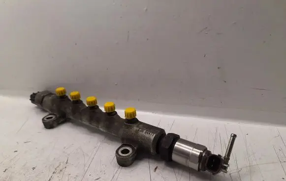 Toyota Avensis T250 Fuel main line pipe 238100R020 8945860010