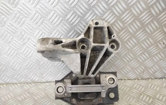 Engine mount bracket