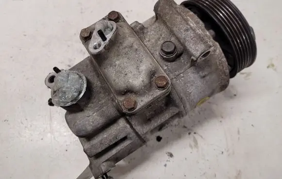 Volkswagen Golf V Air conditioning (A/C) compressor (pump) 1K0820859F 007094057B4