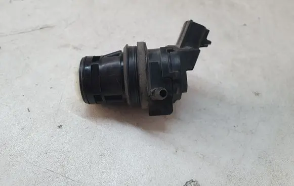 Toyota RAV 4 (XA40) Windscreen/windshield washer pump 8533060190 0602104541