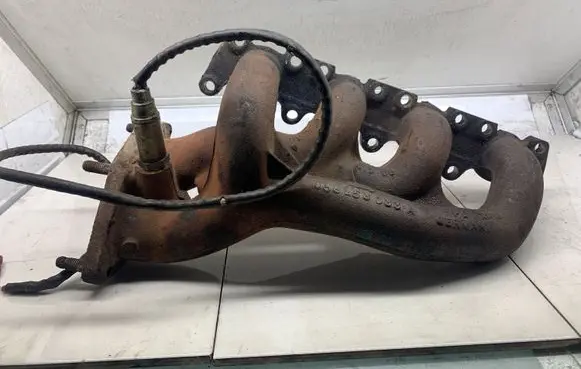 Audi A4 S4 B5 8D Exhaust manifold 058253033A