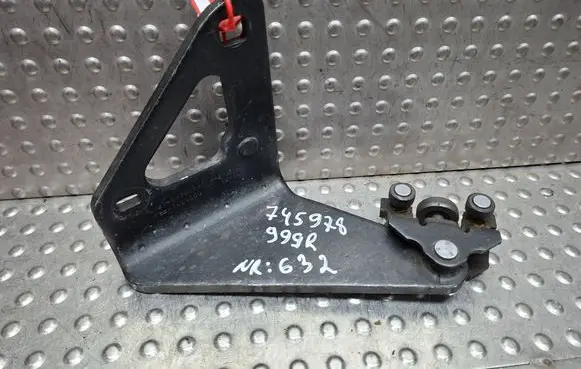 Renault Trafic III (X82) Sliding door lower roller guide/hinge S26312632 745978999R