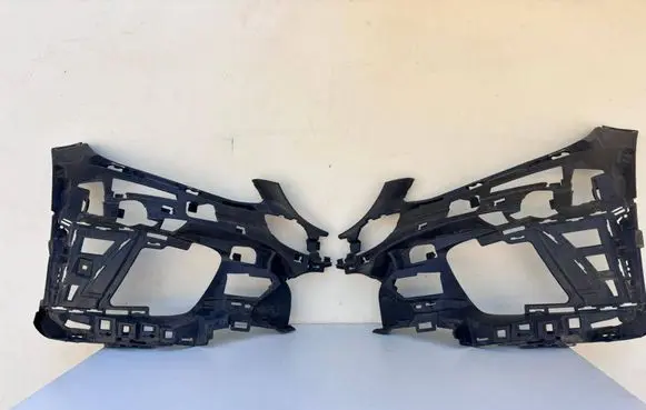 Mercedes-Benz C W205 Front bumper mounting bracket A2058855502 A2058855602