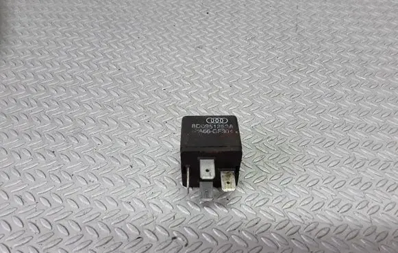 Volkswagen PASSAT B5 Other relay 8D0951253A