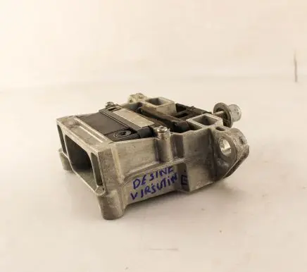 Engine mount bracket