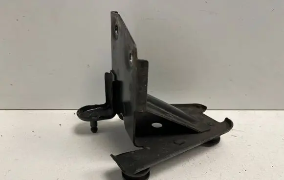 Volkswagen PASSAT B8 ABS pump bracket 5Q2614235E