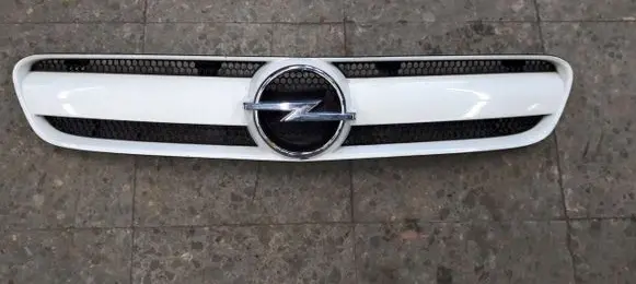 Opel Vectra C Front bumper upper radiator grill 13123491