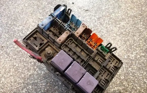 Renault Espace - Grand espace IV Fuse module 8200422948