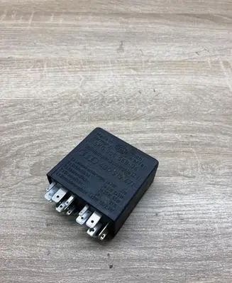 Volkswagen PASSAT B5.5 Other relay 4B0919471 5KG006568