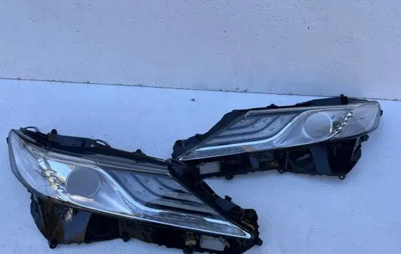 Toyota Camry VIII XV70 Headlight/headlamp