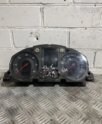 Volkswagen PASSAT B6 Speedometer (instrument cluster) A2C53194181