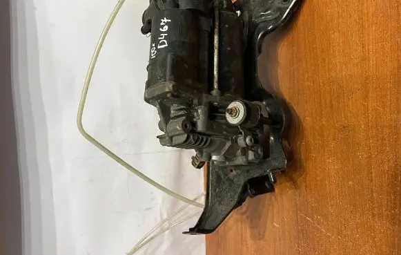 Mercedes-Benz R W251 Air suspension compressor/pump A2213201704 D467