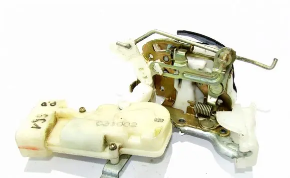 Ford Fiesta Front door lock 031002