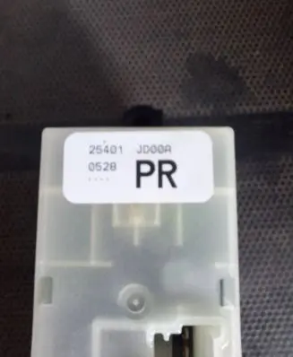 Nissan Qashqai+2 Electric window control switch 25401JD00A 0528