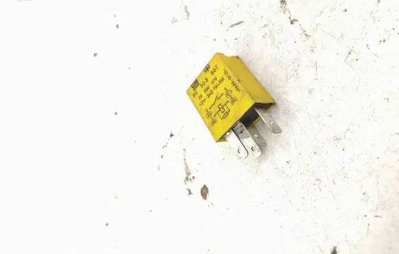 Opel Vectra C Cruise control relay 90508807