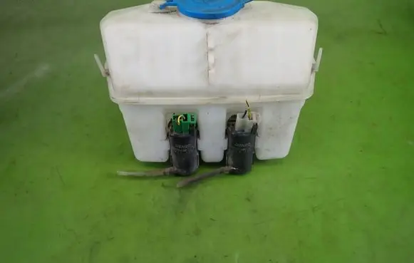 Suzuki Jimny Windshield washer fluid reservoir/tank 