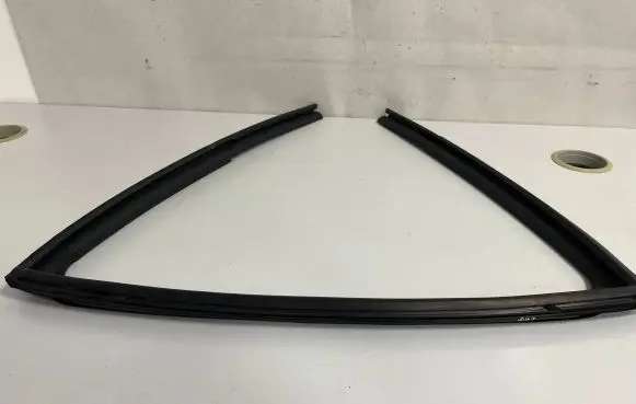 Ford Ranger Rubber seal front coupe door 