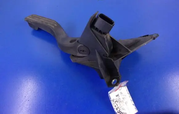 Ford Mondeo Mk III Accelerator throttle pedal 2S719F836DA