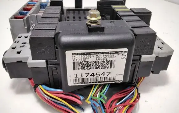 Volvo V70 Fuse module 1174547 9441582 186233848