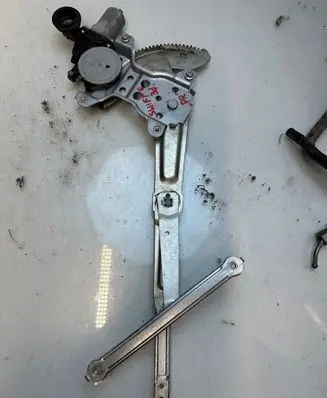 Suzuki Swift I Front door window regulator with motor 312123