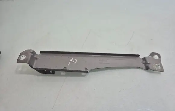 Volvo S60 Fender mounting bracket 31468234