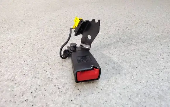 Mercedes-Benz E A207 Rear seatbelt buckle A2048600969