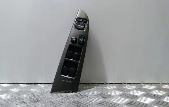 Lexus IS 220D-250-350 Electric window control switch 8404053070 183575 M745751