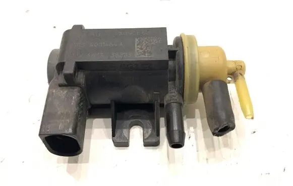 Volkswagen Tiguan Fuel pressure regulator 1K0906627