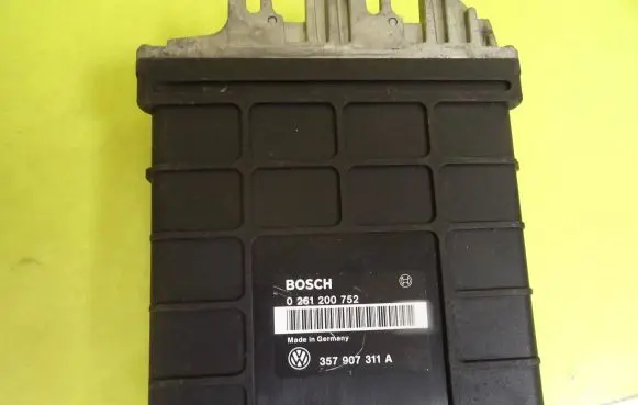 Volkswagen PASSAT B3 Engine control unit/module 357907311A 0261200752